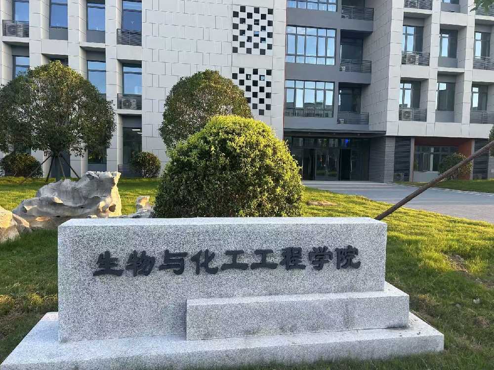 墨竹工卡县扬州职业大学体育场高杆灯项目